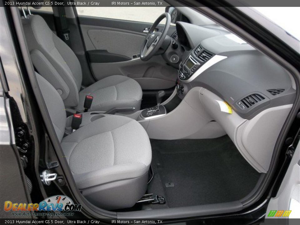 2013 Hyundai Accent GS 5 Door Ultra Black / Gray Photo #9