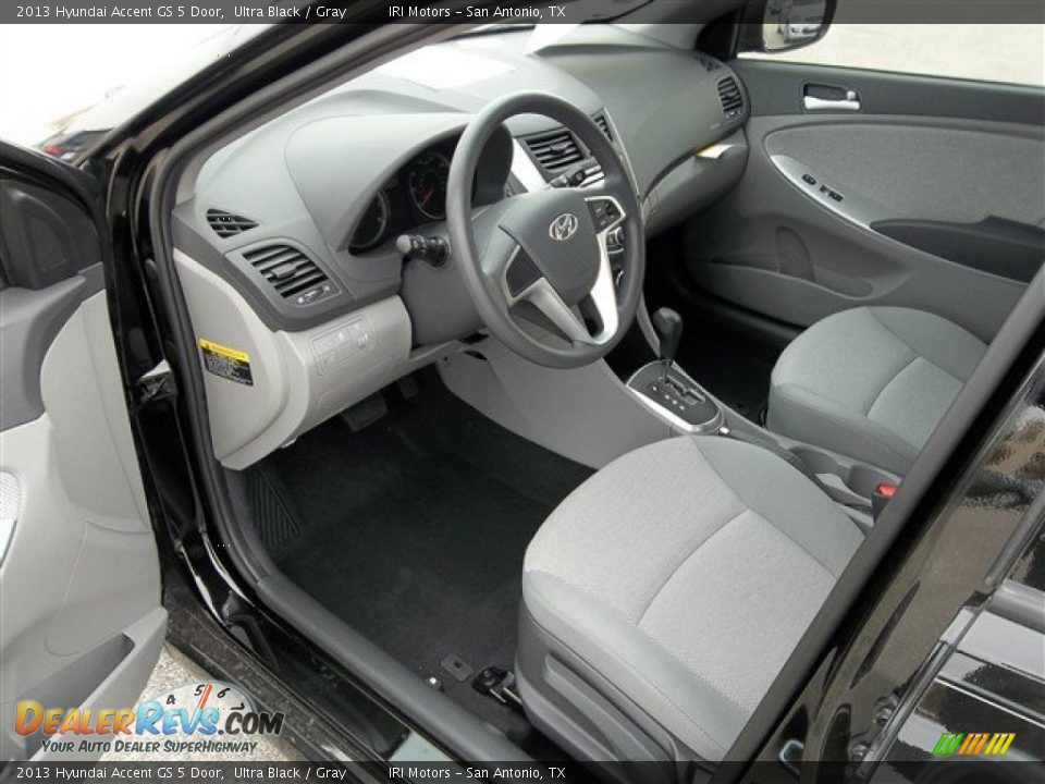 2013 Hyundai Accent GS 5 Door Ultra Black / Gray Photo #12