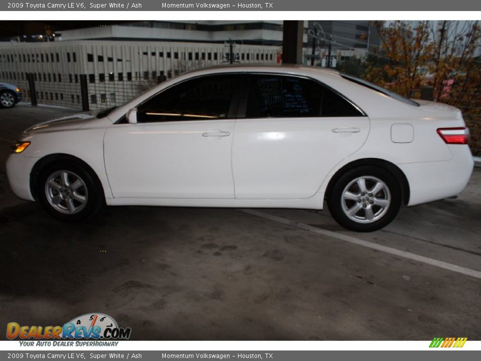 2009 Toyota Camry LE V6 Super White / Ash Photo #5