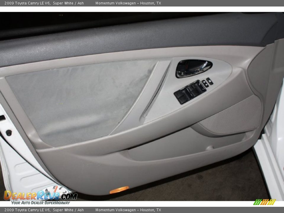 2009 Toyota Camry LE V6 Super White / Ash Photo #12
