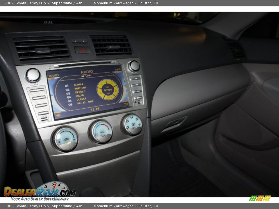 2009 Toyota Camry LE V6 Super White / Ash Photo #16