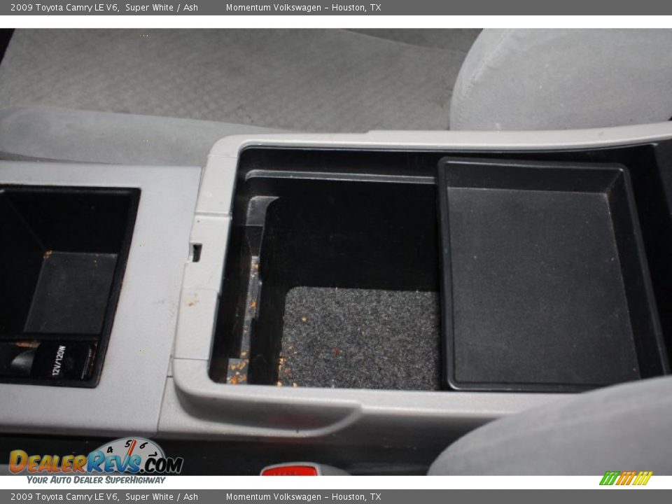 2009 Toyota Camry LE V6 Super White / Ash Photo #18
