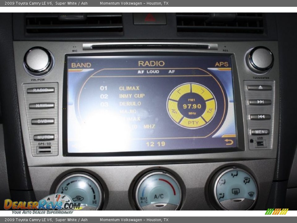 2009 Toyota Camry LE V6 Super White / Ash Photo #20