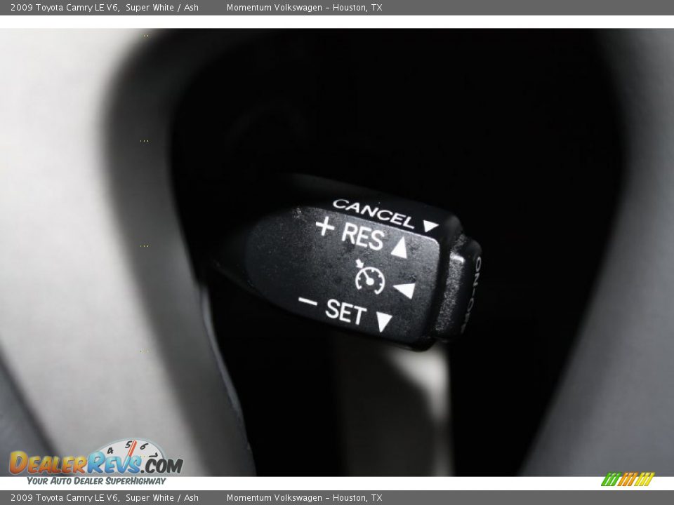 2009 Toyota Camry LE V6 Super White / Ash Photo #22