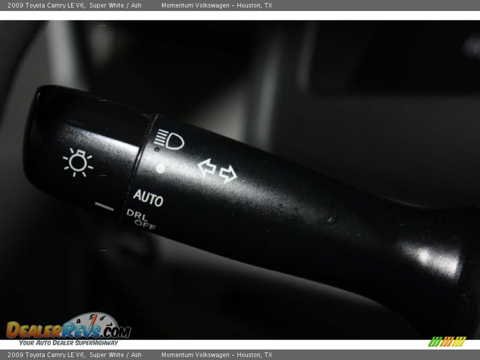 2009 Toyota Camry LE V6 Super White / Ash Photo #23