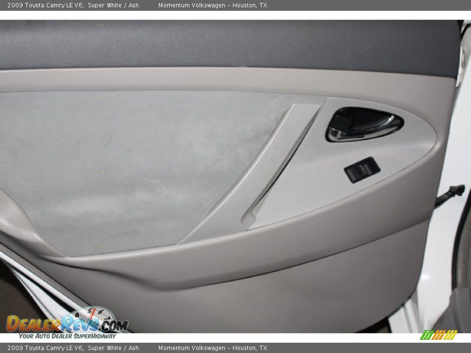 2009 Toyota Camry LE V6 Super White / Ash Photo #24