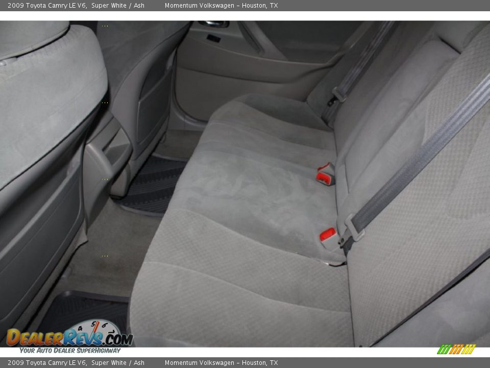 2009 Toyota Camry LE V6 Super White / Ash Photo #25
