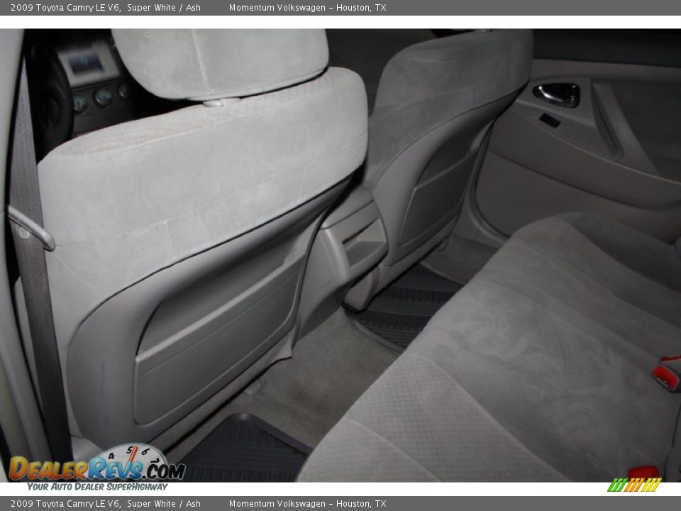 2009 Toyota Camry LE V6 Super White / Ash Photo #26