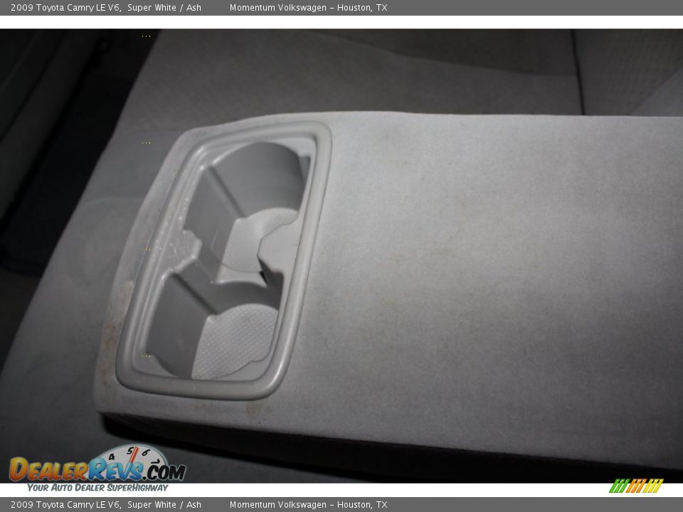 2009 Toyota Camry LE V6 Super White / Ash Photo #27