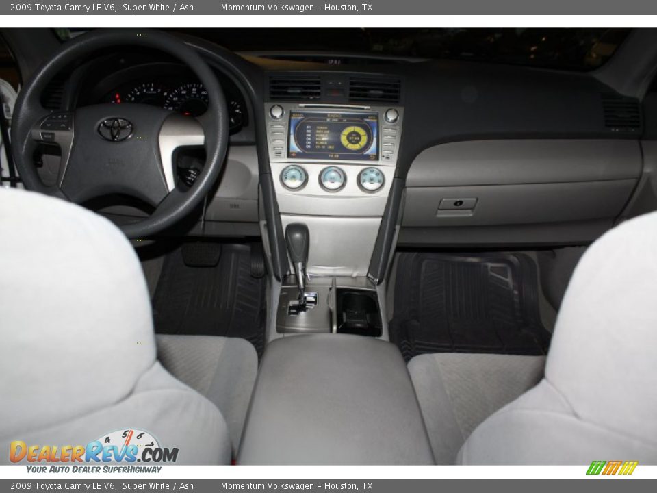 2009 Toyota Camry LE V6 Super White / Ash Photo #28