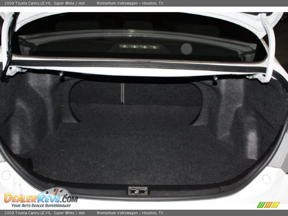 2009 Toyota Camry LE V6 Super White / Ash Photo #30