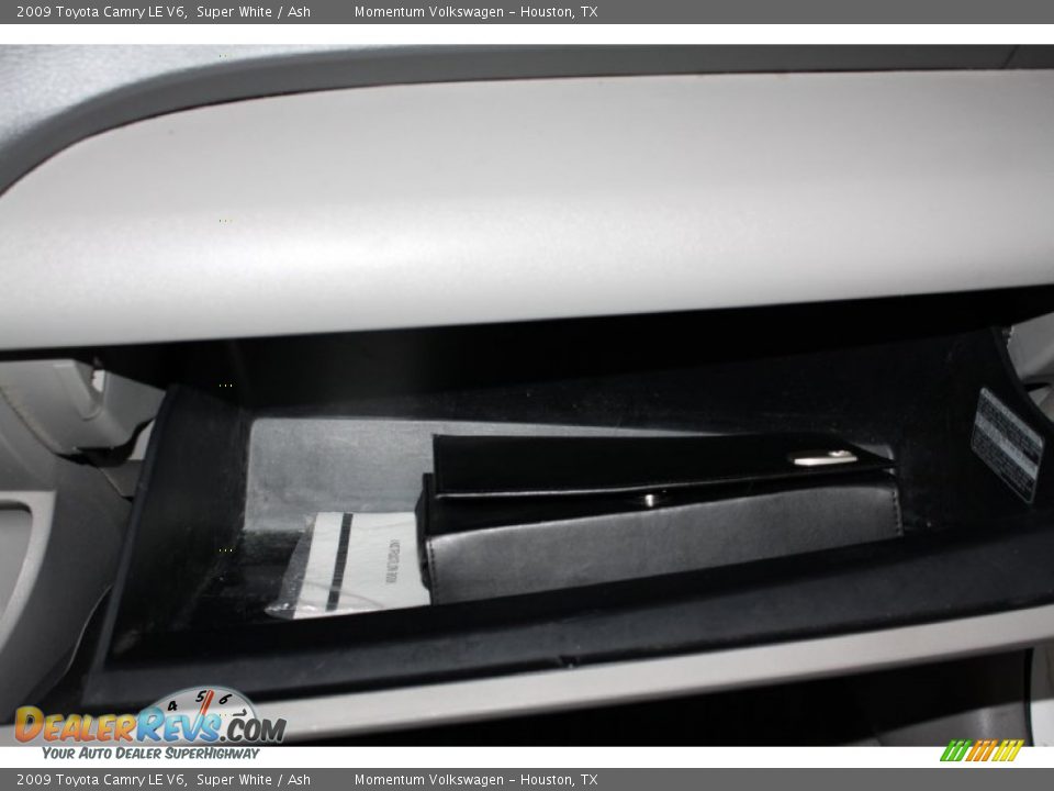 2009 Toyota Camry LE V6 Super White / Ash Photo #36