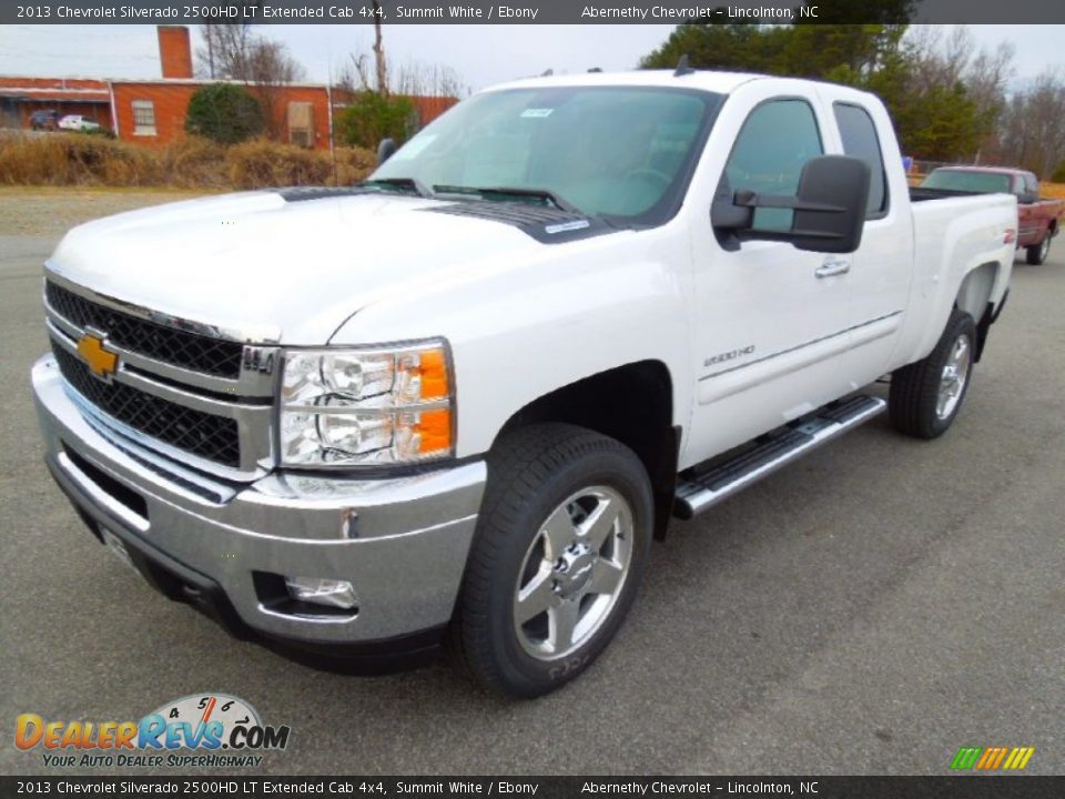 Front 3/4 View of 2013 Chevrolet Silverado 2500HD LT Extended Cab 4x4 Photo #2