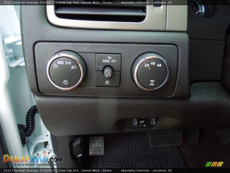 Controls of 2013 Chevrolet Silverado 3500HD LTZ Crew Cab 4x4 Photo #13
