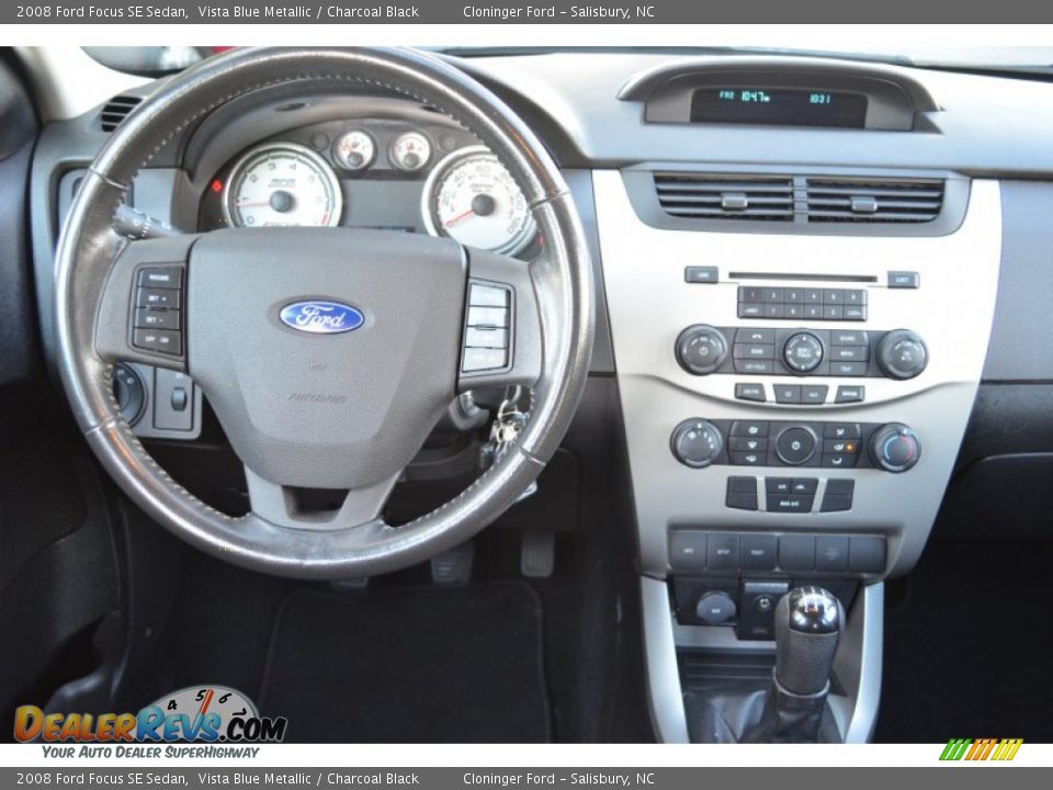Dashboard of 2008 Ford Focus SE Sedan Photo #21