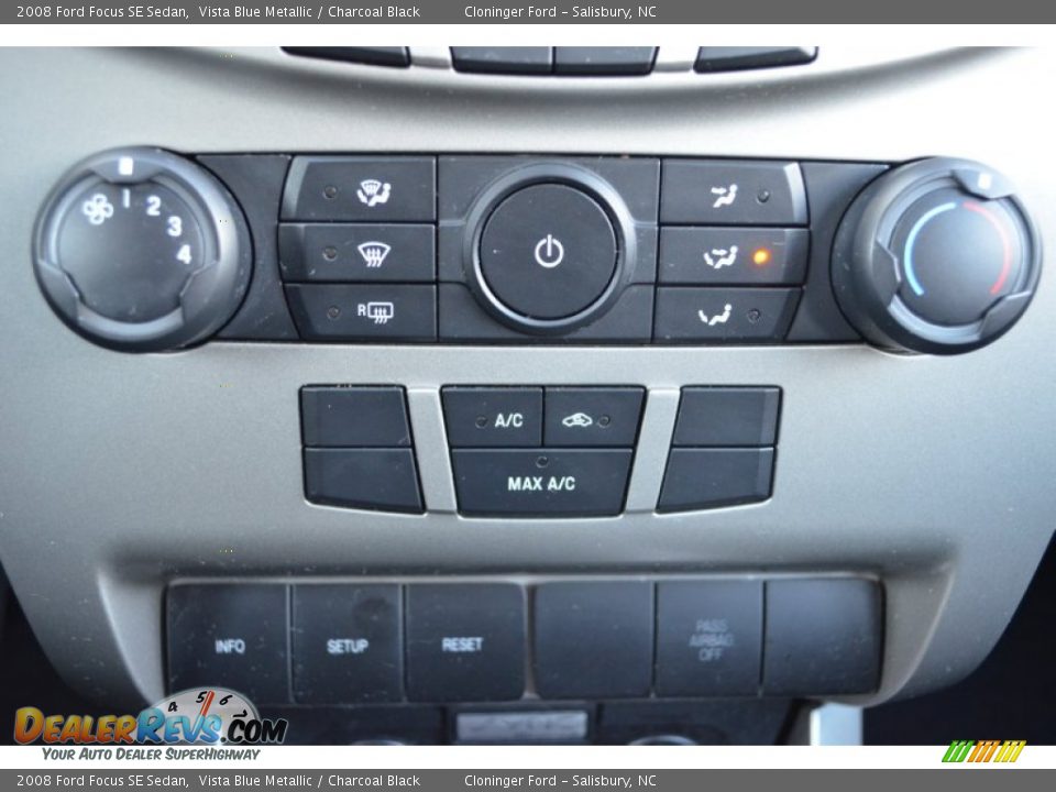 Controls of 2008 Ford Focus SE Sedan Photo #28