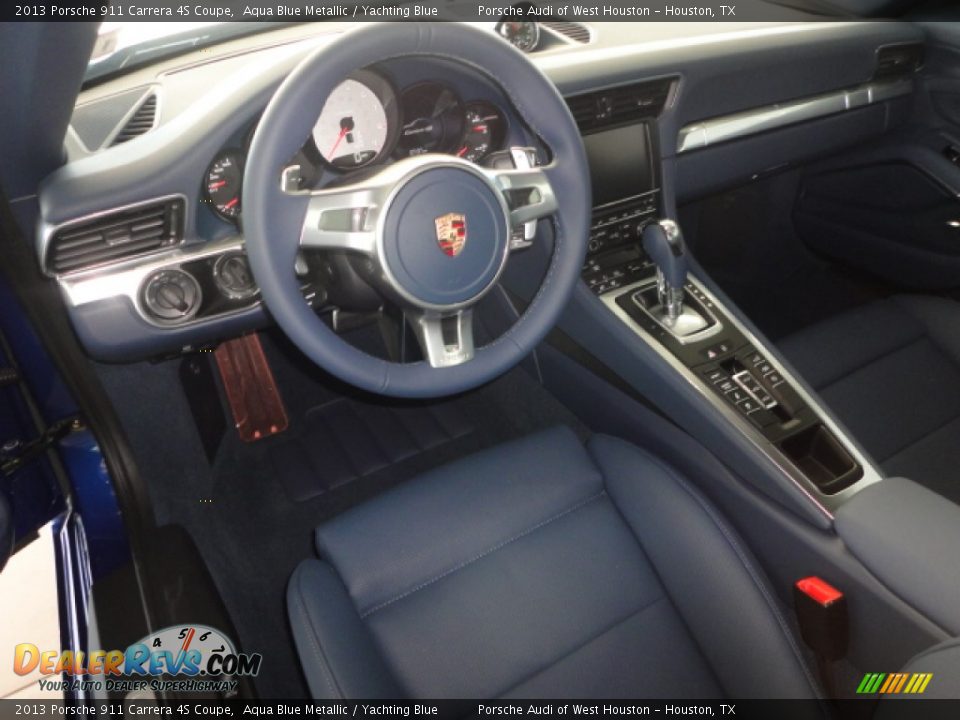 Dashboard of 2013 Porsche 911 Carrera 4S Coupe Photo #9