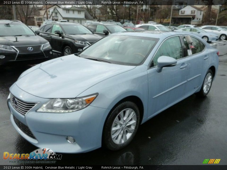 Front 3/4 View of 2013 Lexus ES 300h Hybrid Photo #8