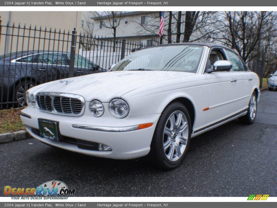 2004 Jaguar XJ Vanden Plas White Onyx / Sand Photo #1