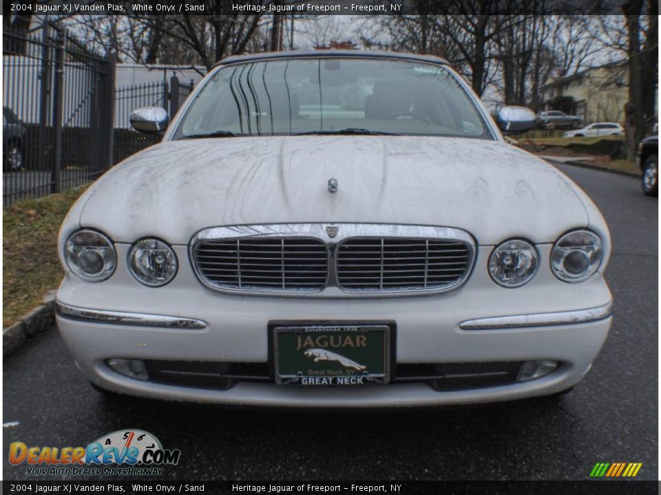 2004 Jaguar XJ Vanden Plas White Onyx / Sand Photo #2