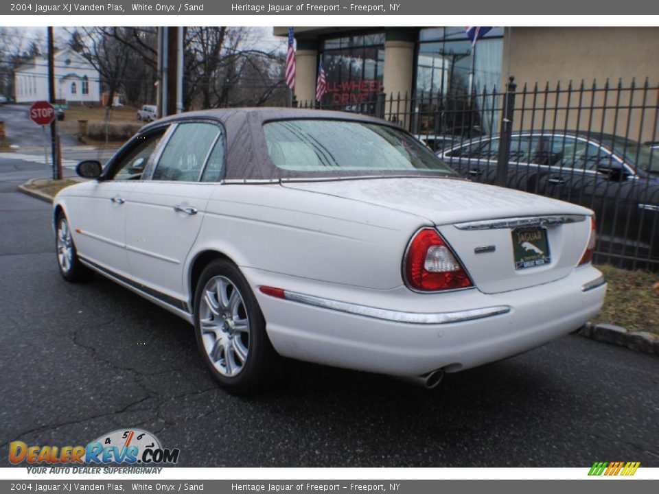 2004 Jaguar XJ Vanden Plas White Onyx / Sand Photo #4