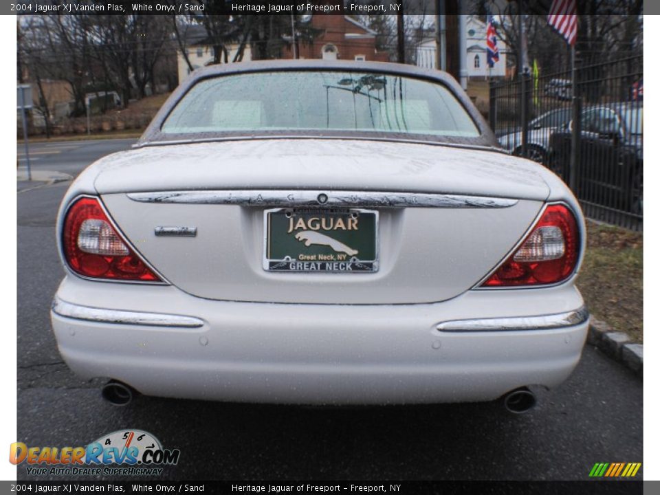 2004 Jaguar XJ Vanden Plas White Onyx / Sand Photo #5