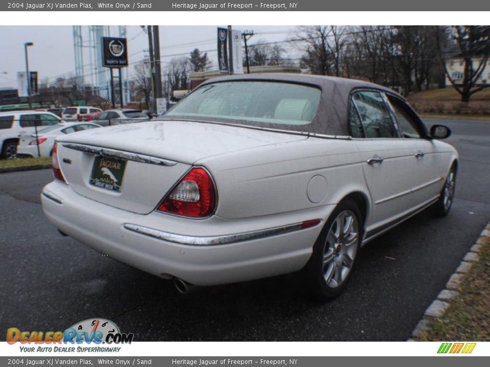 2004 Jaguar XJ Vanden Plas White Onyx / Sand Photo #6