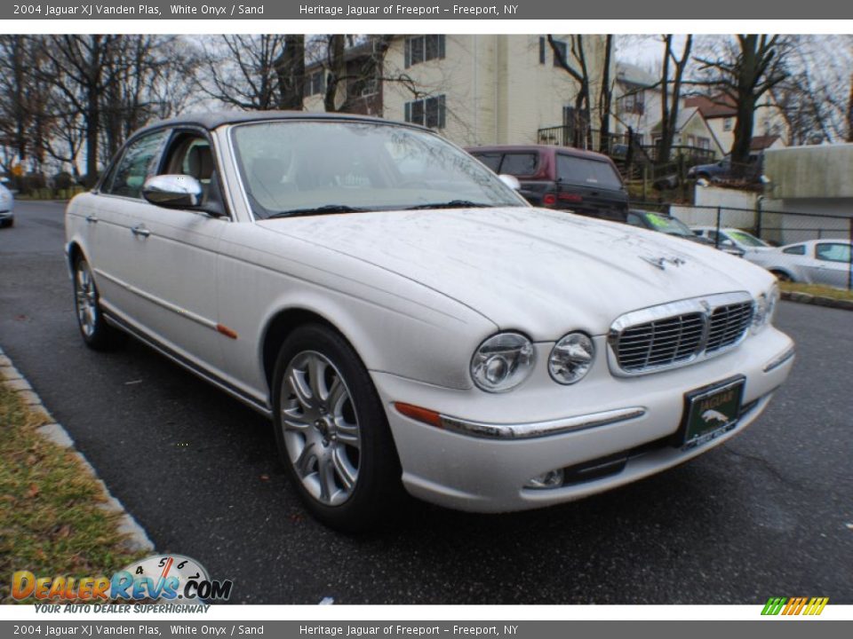 2004 Jaguar XJ Vanden Plas White Onyx / Sand Photo #7
