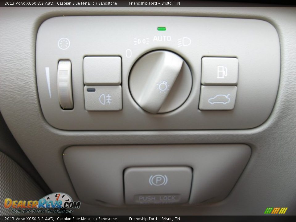 Controls of 2013 Volvo XC60 3.2 AWD Photo #24