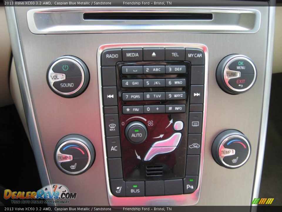 Controls of 2013 Volvo XC60 3.2 AWD Photo #26