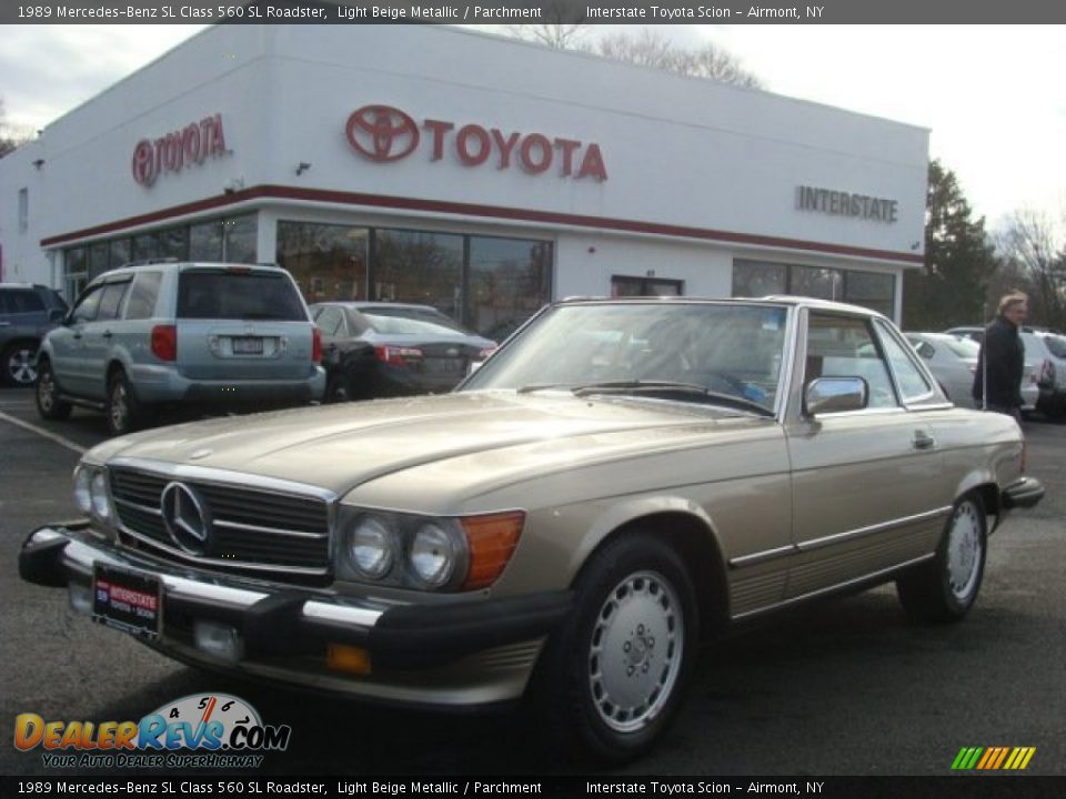 1989 Mercedes-Benz SL Class 560 SL Roadster Light Beige Metallic / Parchment Photo #1