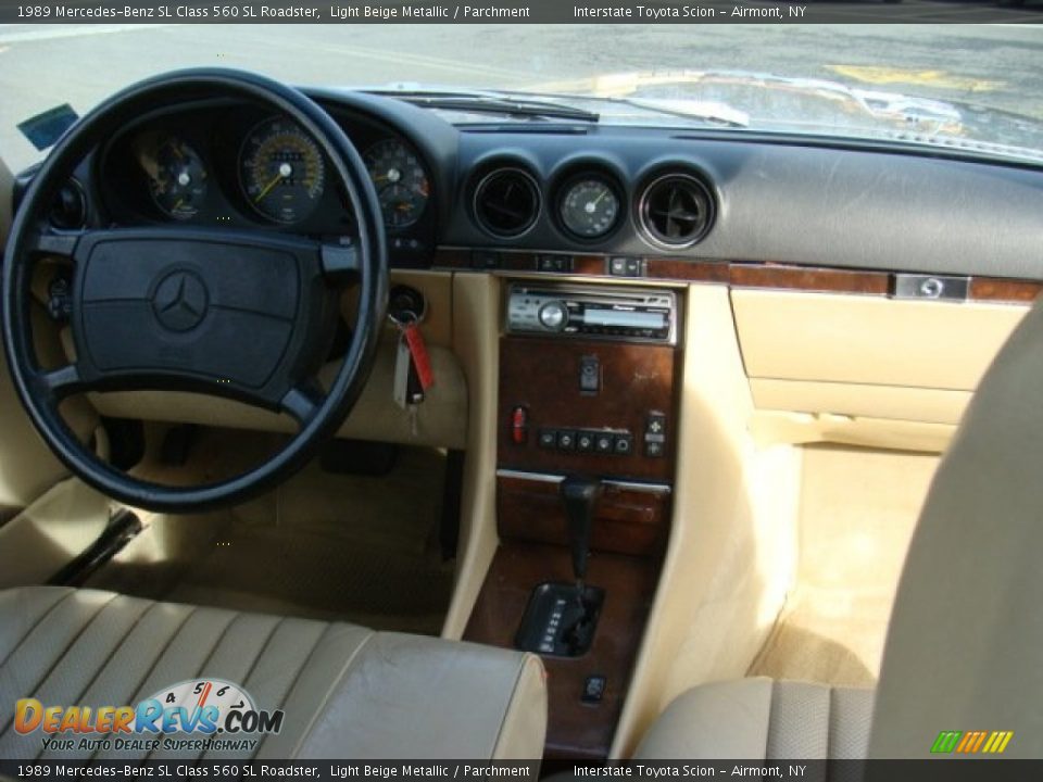 1989 Mercedes-Benz SL Class 560 SL Roadster Light Beige Metallic / Parchment Photo #11