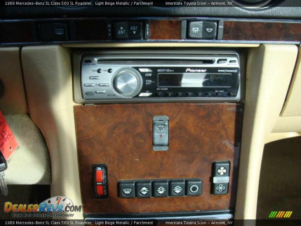 1989 Mercedes-Benz SL Class 560 SL Roadster Light Beige Metallic / Parchment Photo #14