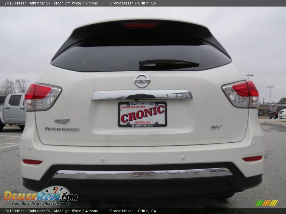 2013 Nissan Pathfinder SV Moonlight White / Almond Photo #4