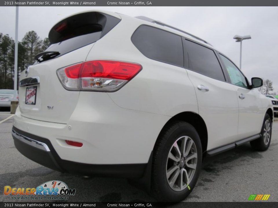 2013 Nissan Pathfinder SV Moonlight White / Almond Photo #5