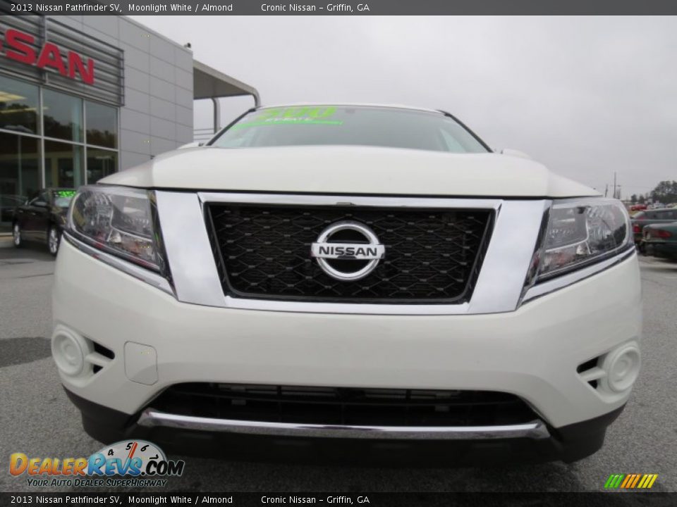 2013 Nissan Pathfinder SV Moonlight White / Almond Photo #8