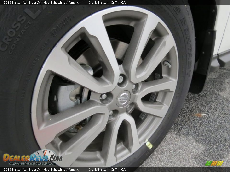 2013 Nissan Pathfinder SV Moonlight White / Almond Photo #9