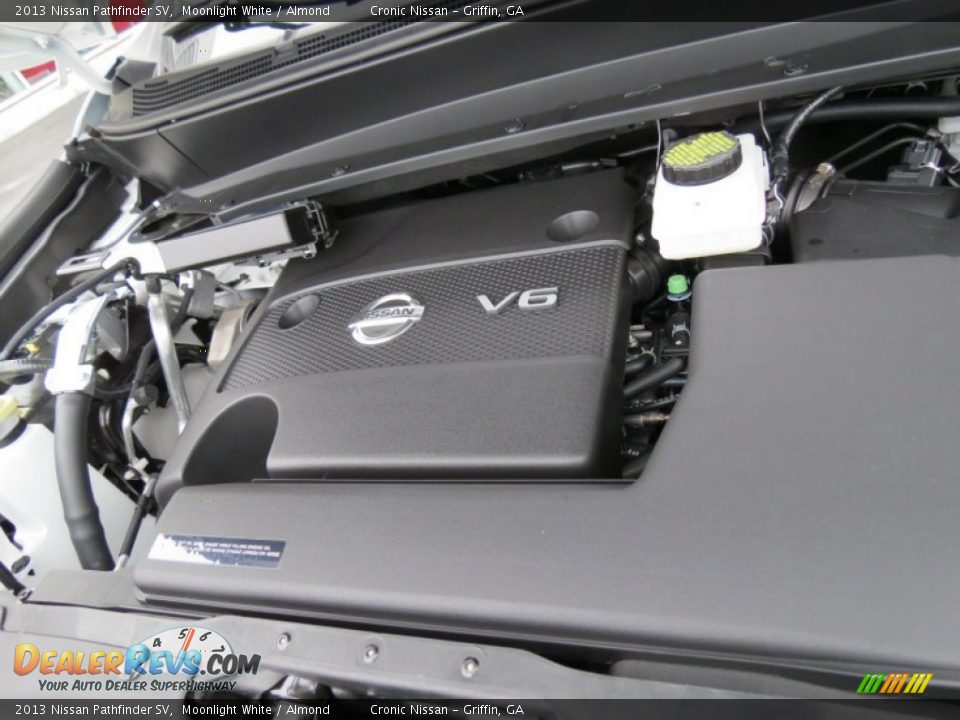 2013 Nissan Pathfinder SV Moonlight White / Almond Photo #12