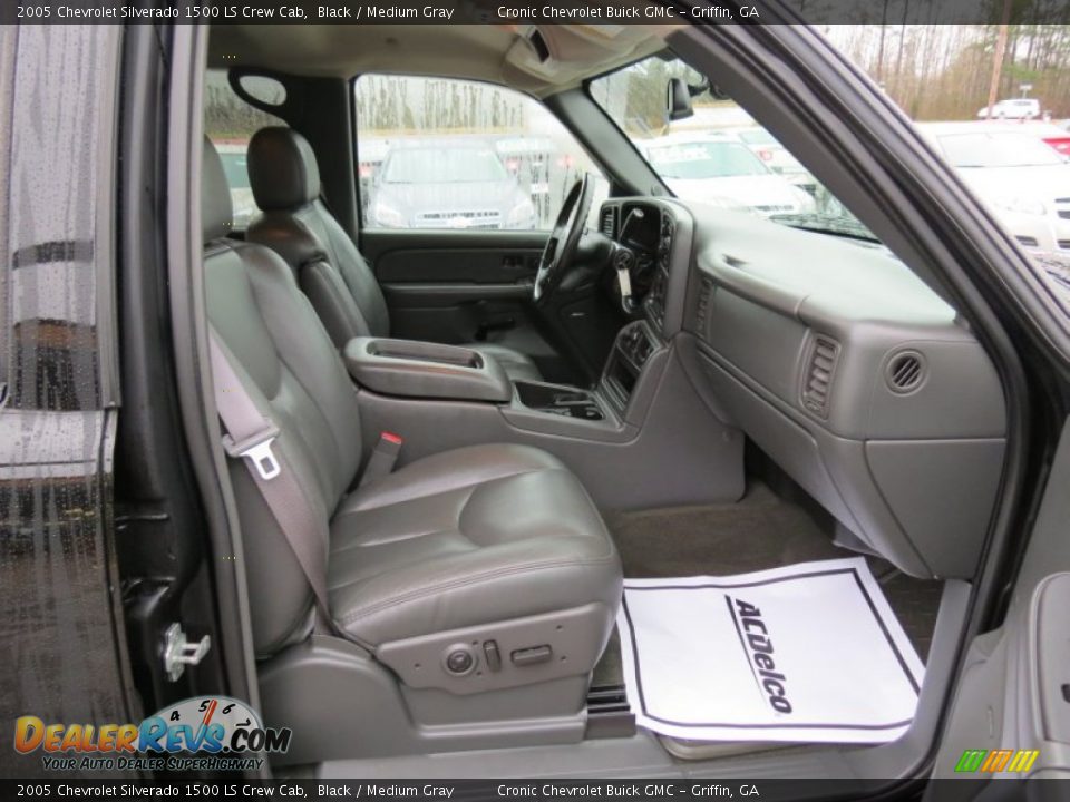 2005 Chevrolet Silverado 1500 LS Crew Cab Black / Medium Gray Photo #16