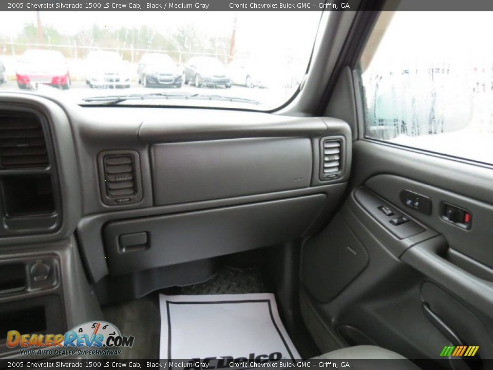 2005 Chevrolet Silverado 1500 LS Crew Cab Black / Medium Gray Photo #17