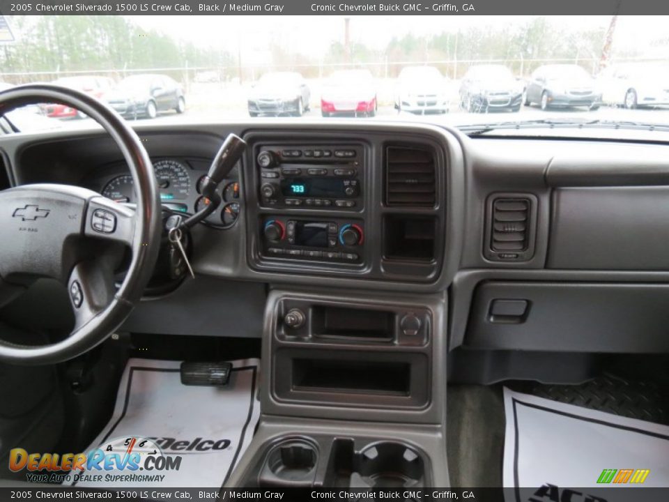 2005 Chevrolet Silverado 1500 LS Crew Cab Black / Medium Gray Photo #18