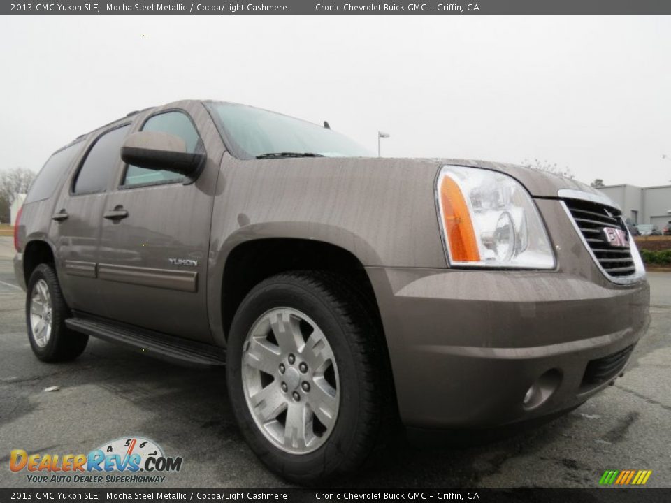 Front 3/4 View of 2013 GMC Yukon SLE Photo #1