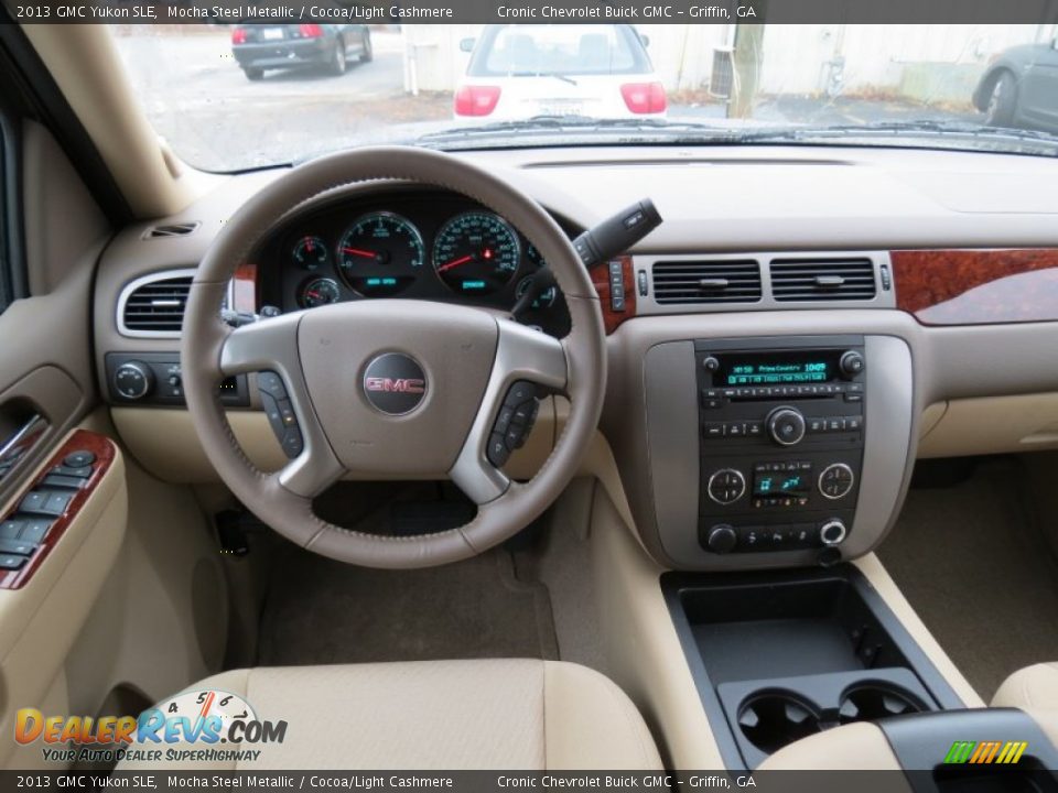 Dashboard of 2013 GMC Yukon SLE Photo #11