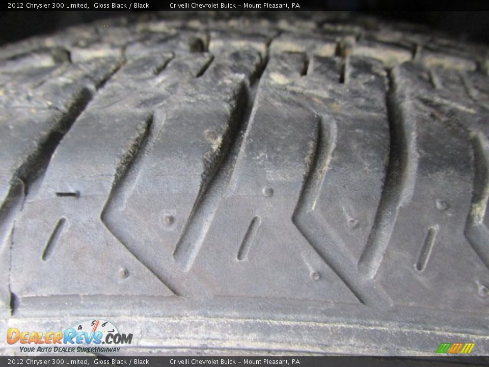 2012 Chrysler 300 Limited Gloss Black / Black Photo #11