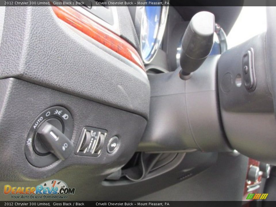 2012 Chrysler 300 Limited Gloss Black / Black Photo #17