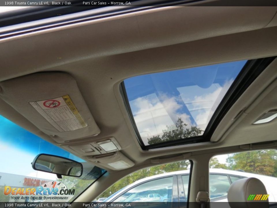 1998 Toyota Camry LE V6 Black / Oak Photo #8