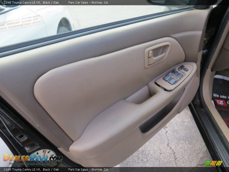 1998 Toyota Camry LE V6 Black / Oak Photo #9