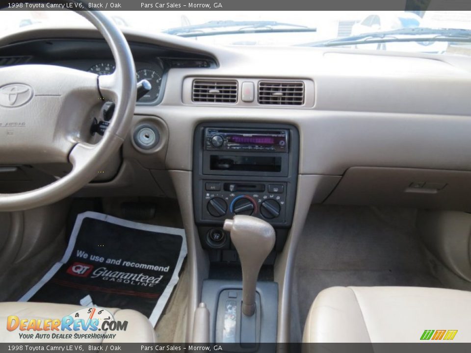 1998 Toyota Camry LE V6 Black / Oak Photo #14