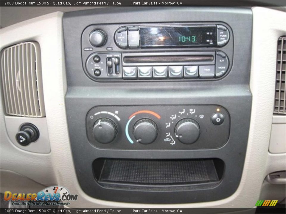 Controls of 2003 Dodge Ram 1500 ST Quad Cab Photo #8