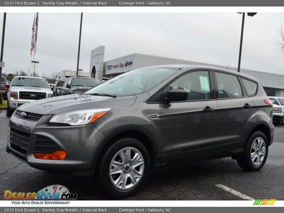 Front 3/4 View of 2013 Ford Escape S Photo #6